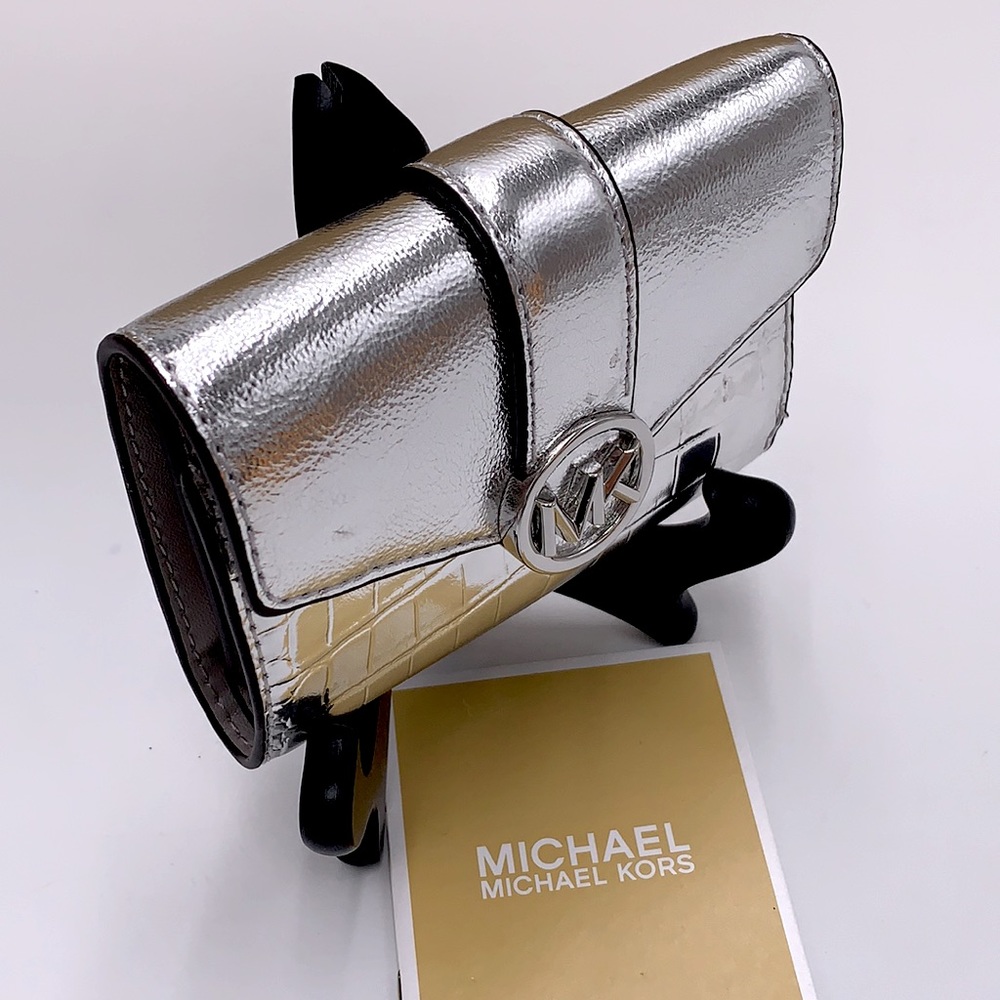 MICHAEL KORS
Carmen Medium Flap bifold Wallet silver color - Picture 4 of 14